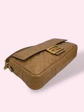 Carica l&#39;immagine nel visualizzatore di Gallery, FENDI BAGUETTE
