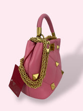 Carica l'immagine nel visualizzatore di Gallery, VALENTINO BUCKET ROMANSTUD
