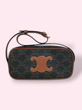 Carica l&#39;immagine nel visualizzatore di Gallery, CELINE MINI CAMERA BAG
