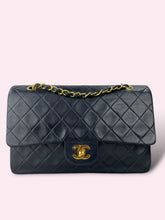 Carica l&#39;immagine nel visualizzatore di Gallery, CHANEL CLASSIC FLAP BLU NOTTE
