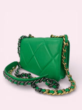 Carica l'immagine nel visualizzatore di Gallery, CHANEL WOC 19
