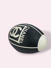 Carica l'immagine nel visualizzatore di Gallery, PALLA DA RUGBY CHANEL
