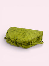 Carica l'immagine nel visualizzatore di Gallery, BOTTEGA VENETA MINI POUCH
