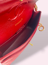 Carica l'immagine nel visualizzatore di Gallery, CHANEL CLASSIC FLAP 25 rossa
