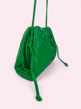 Carica l'immagine nel visualizzatore di Gallery, BOTTEGA VENETA MINI POUCH
