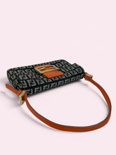 Carica l'immagine nel visualizzatore di Gallery, FENDI MINI BAGUETTE
