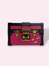 Carica l'immagine nel visualizzatore di Gallery, LOUIS VUITTON CROSSBODY TRUNK
