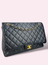 Carica l&#39;immagine nel visualizzatore di Gallery, CHANEL MAXI JUMBO SINGLE FLAP
