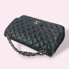 Carica l'immagine nel visualizzatore di Gallery, CHANEL JUMBO BLACK
