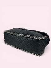Carica l'immagine nel visualizzatore di Gallery, CHANEL MAXI CON CATENE
