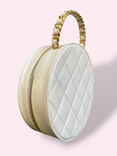 Carica l'immagine nel visualizzatore di Gallery, CHANEL ROUND VANITY
