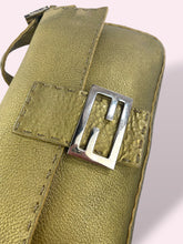 Carica l'immagine nel visualizzatore di Gallery, FENDI BAGUETTE
