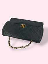 Carica l&#39;immagine nel visualizzatore di Gallery, CHANEL FLAP BAG VINTAGE
