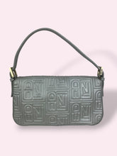 Carica l'immagine nel visualizzatore di Gallery, FENDI BAGUETTE LIMITED EDITION
