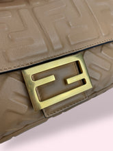 Carica l&#39;immagine nel visualizzatore di Gallery, FENDI BAGUETTE
