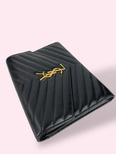 Carica l'immagine nel visualizzatore di Gallery, YSL CLUTCH
