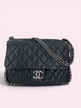 Carica l'immagine nel visualizzatore di Gallery, CHANEL MAXI CON CATENE
