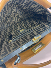 Carica l'immagine nel visualizzatore di Gallery, FENDI PEEKABOO
