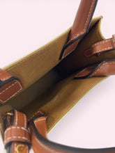 Carica l'immagine nel visualizzatore di Gallery, CELINE MINI TOTE VERTICAL

