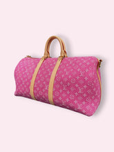 Carica l'immagine nel visualizzatore di Gallery, LOUIS VUITTON KEEPALL DENIM ROSA
