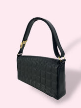 Carica l&#39;immagine nel visualizzatore di Gallery, CHANEL BAGUETTE/FLAP BAG
