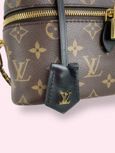 Carica l&#39;immagine nel visualizzatore di Gallery, LOUIS VUITTON VANITY PM
