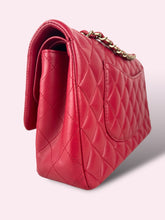 Carica l&#39;immagine nel visualizzatore di Gallery, CHANEL CLASSIC FLAP ROSSO FRAGOLA
