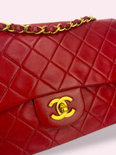 Carica l'immagine nel visualizzatore di Gallery, CHANEL CLASSIC FLAP 25 rossa

