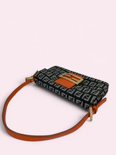Carica l'immagine nel visualizzatore di Gallery, FENDI MINI BAGUETTE
