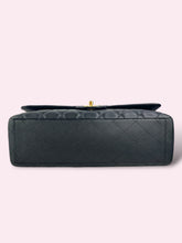 Carica l&#39;immagine nel visualizzatore di Gallery, CHANEL MAXI JUMBO SINGLE FLAP
