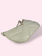 Carica l'immagine nel visualizzatore di Gallery, GUCCI MEZZALUNA MARMONT
