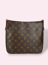 Carica l'immagine nel visualizzatore di Gallery, LV LOOPING BAG
