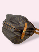 Carica l'immagine nel visualizzatore di Gallery, LOUIS VUITTON SAUMUR
