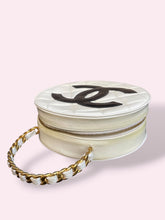 Carica l'immagine nel visualizzatore di Gallery, CHANEL ROUND VANITY
