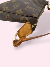 Carica l&#39;immagine nel visualizzatore di Gallery, LOUIS VUITTON POCHETTE ACCESSOIRE
