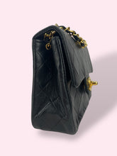 Carica l&#39;immagine nel visualizzatore di Gallery, CHANEL SQUARE VINTAGE
