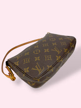 Carica l&#39;immagine nel visualizzatore di Gallery, LOUIS VUITTON POCHETTE ACCESSOIRE
