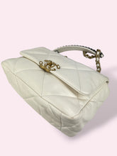 Carica l'immagine nel visualizzatore di Gallery, CHANEL 19 SMALL BIANCA
