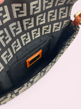 Carica l'immagine nel visualizzatore di Gallery, FENDI MINI BAGUETTE
