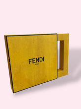 Carica l&#39;immagine nel visualizzatore di Gallery, ORECCHINI FENDI ORO
