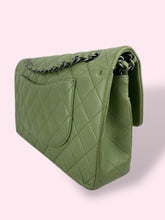 Carica l&#39;immagine nel visualizzatore di Gallery, CHANEL CLASSIC FLAP VERDE
