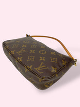 Carica l&#39;immagine nel visualizzatore di Gallery, LOUIS VUITTON POCHETTE ACCESSOIRE
