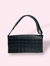 Carica l&#39;immagine nel visualizzatore di Gallery, CHANEL BAGUETTE/FLAP BAG
