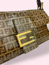 Carica l&#39;immagine nel visualizzatore di Gallery, FENDI BAGUETTE
