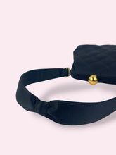 Carica l'immagine nel visualizzatore di Gallery, CHANEL VINTAGE BAG
