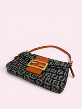 Carica l'immagine nel visualizzatore di Gallery, FENDI MINI BAGUETTE
