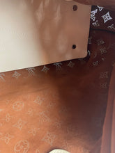 Carica l'immagine nel visualizzatore di Gallery, LOUIS VUITTON CARMEL HOBO
