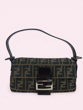 Carica l'immagine nel visualizzatore di Gallery, FENDI BAGUETTE VINTAGE
