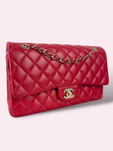 Carica l&#39;immagine nel visualizzatore di Gallery, CHANEL CLASSIC FLAP ROSSO FRAGOLA
