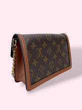 Carica l&#39;immagine nel visualizzatore di Gallery, LOUIS VUITTON DAUPHINE POCHETTE
